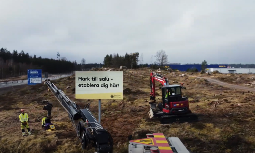 Blinkfyrar monterar skyltar i Älmhult tillsammans med Terranor Blinkfyrar monterar skyltar i Älmhult tillsammans med Terranor